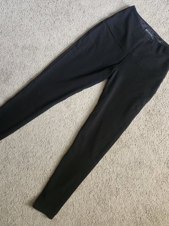Jones New York Pants - JNY Jones New York Tummy Control High Waist Solid Black Capri Leggings Size S